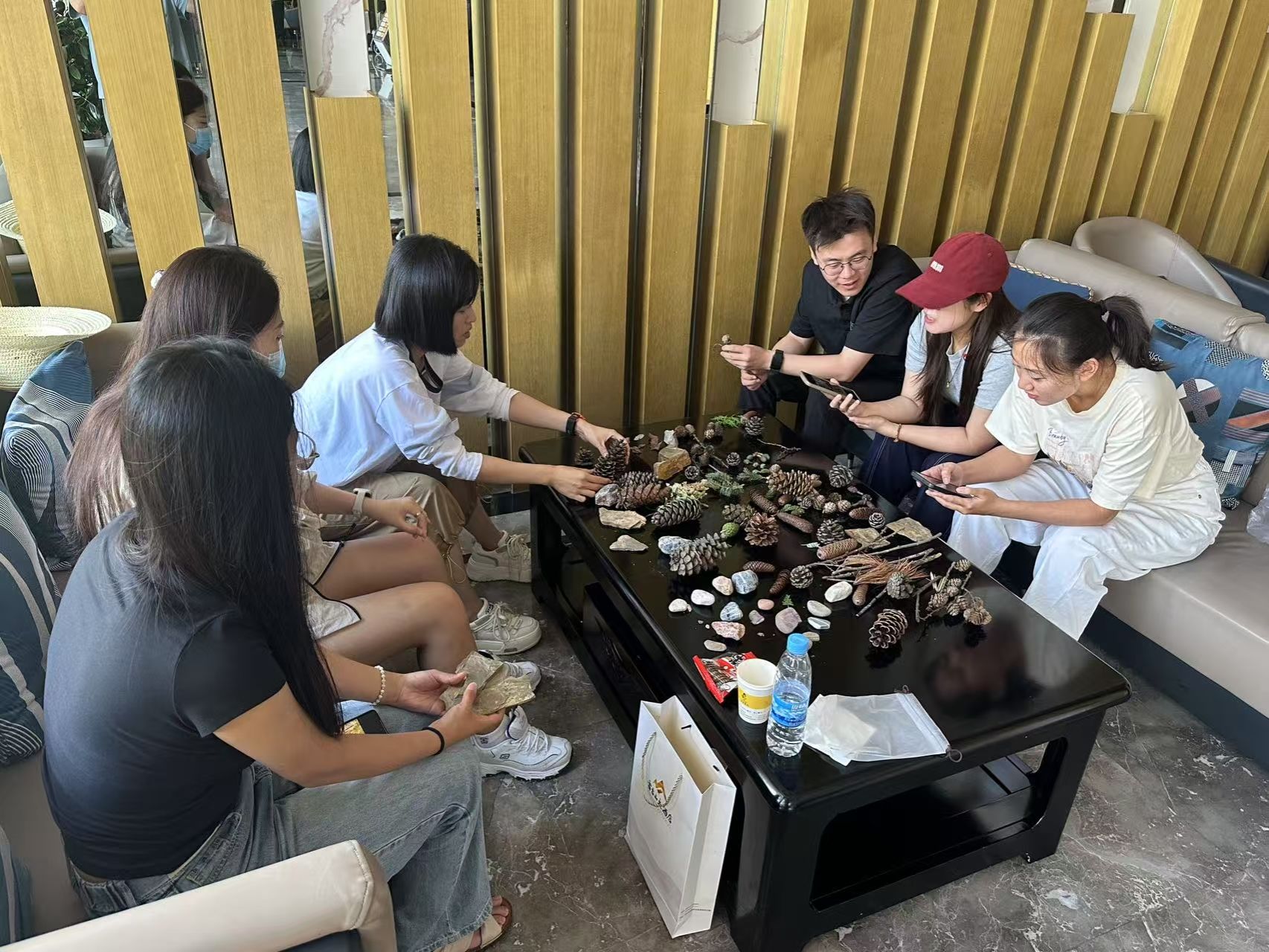 堂” 天津大学师生手工创意助力地方产业发展pg电子免费试玩模拟器“小手工”玩出“大名(图5)