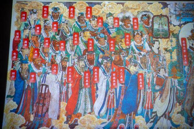 列盲盒、“比耶龙”冰箱贴……火了！pg电子模拟器免费版“睡个